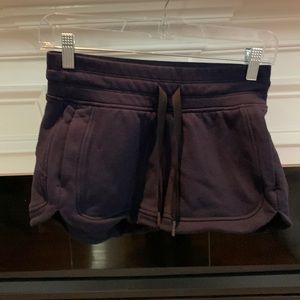 POS1300 Lululemon Hotty navy blue shorts size M